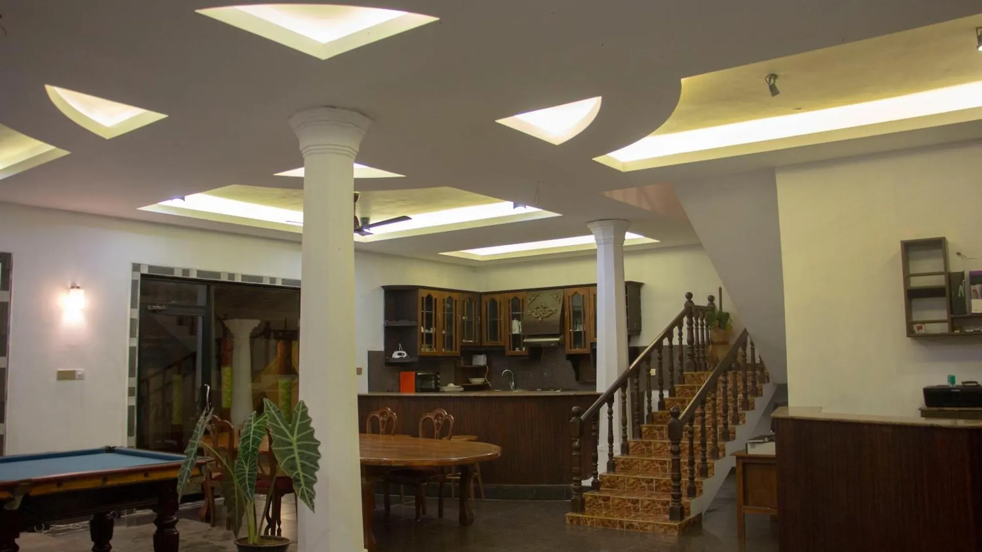Varinias Beach Villa Negombo