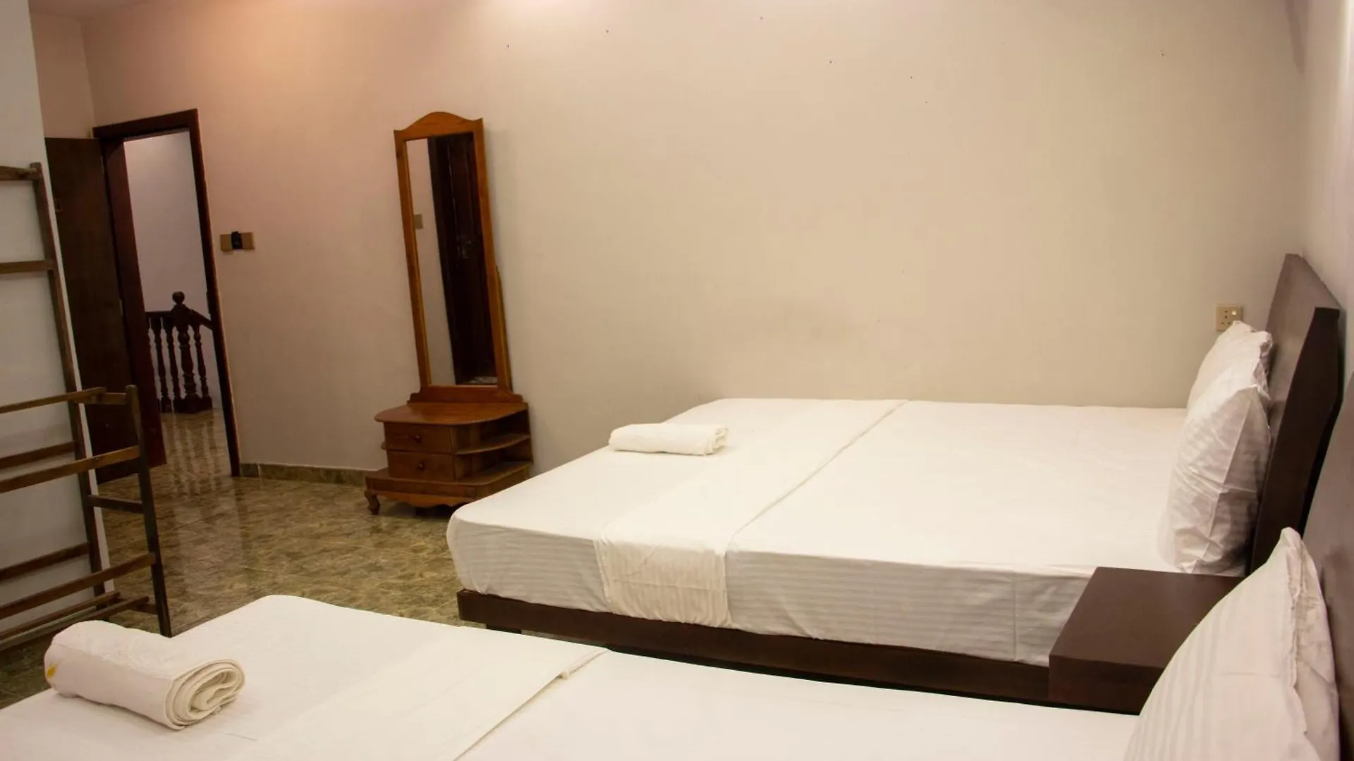 Varinias Beach Villa Negombo Guest house