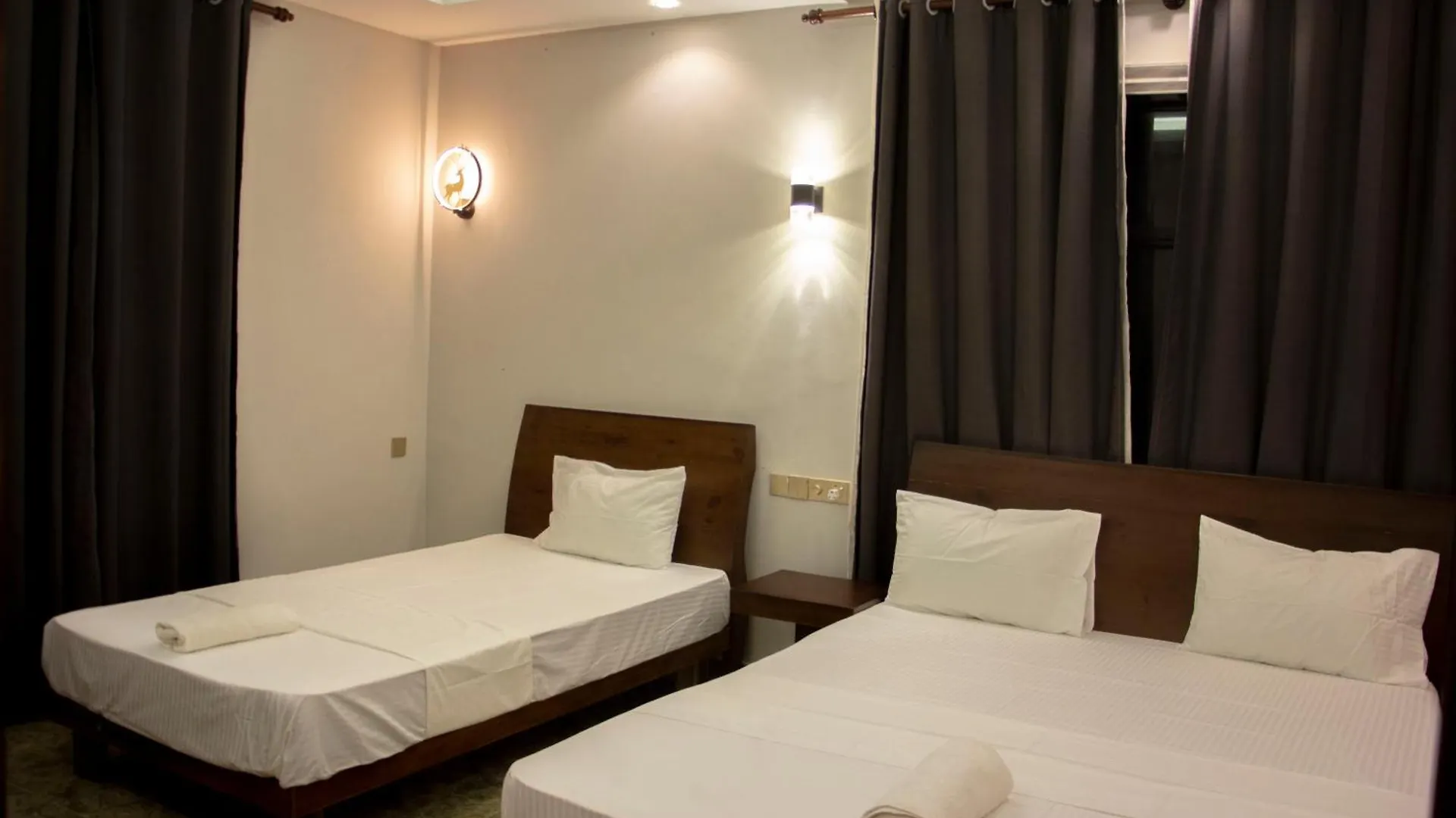 Varinias Beach Villa Negombo