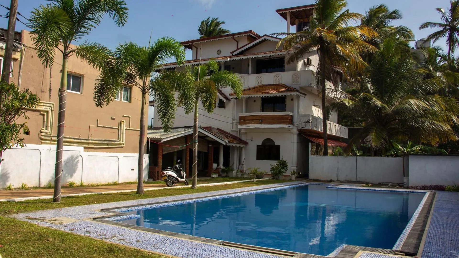 Varinias Beach Villa Negombo